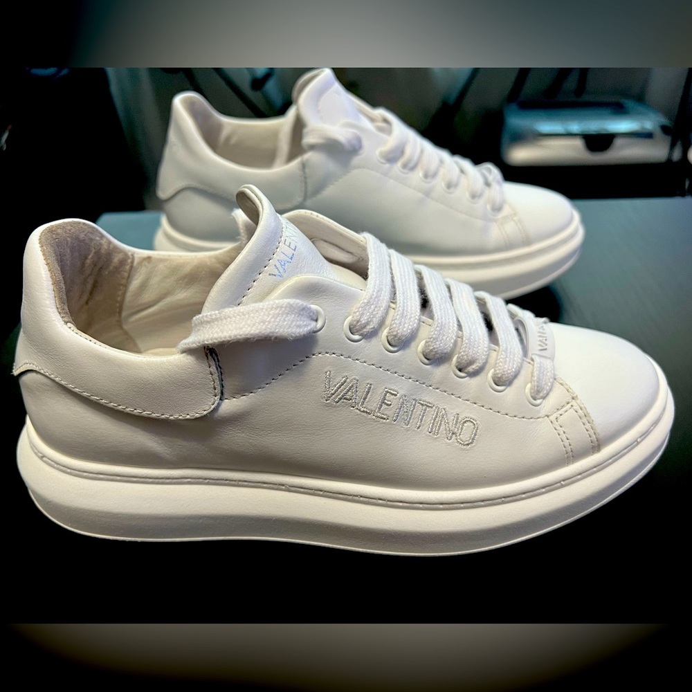 Great condition Valentino white sneakers